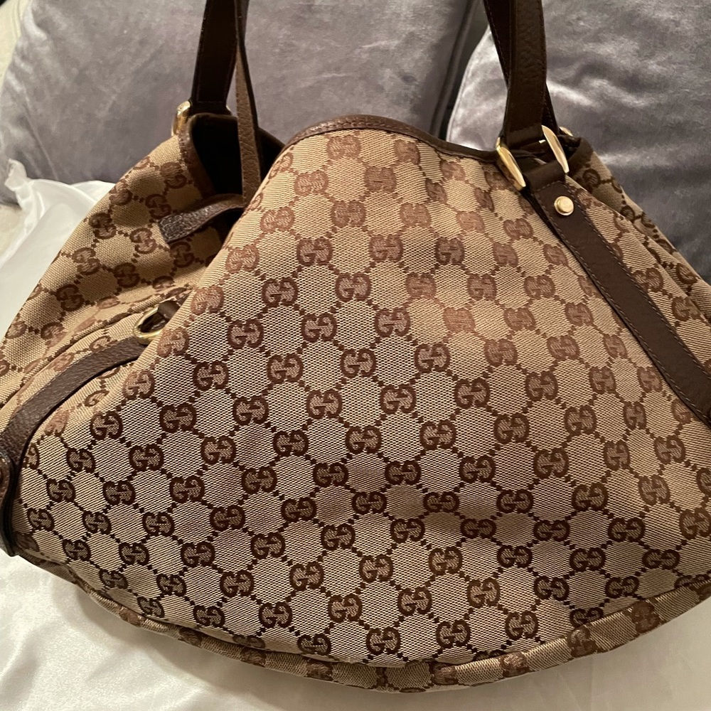 Authentic Gucci bag . Please see pics